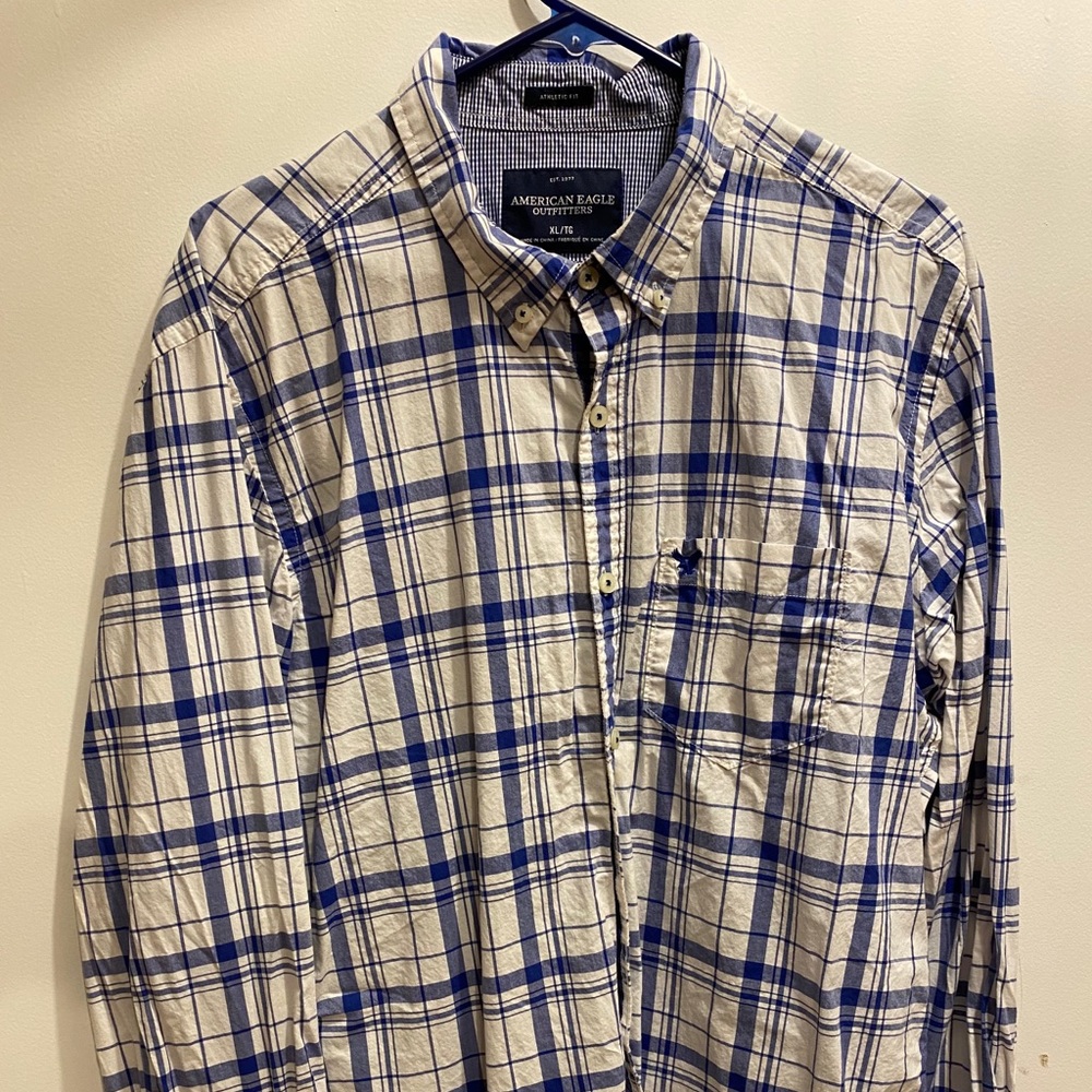 American Eagle long sleeve button down size XL